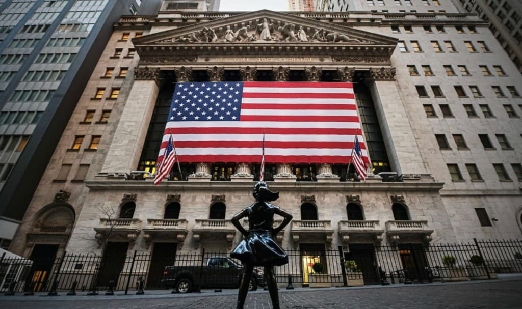 Fearless Girl statue facing the New York Stock Exchange