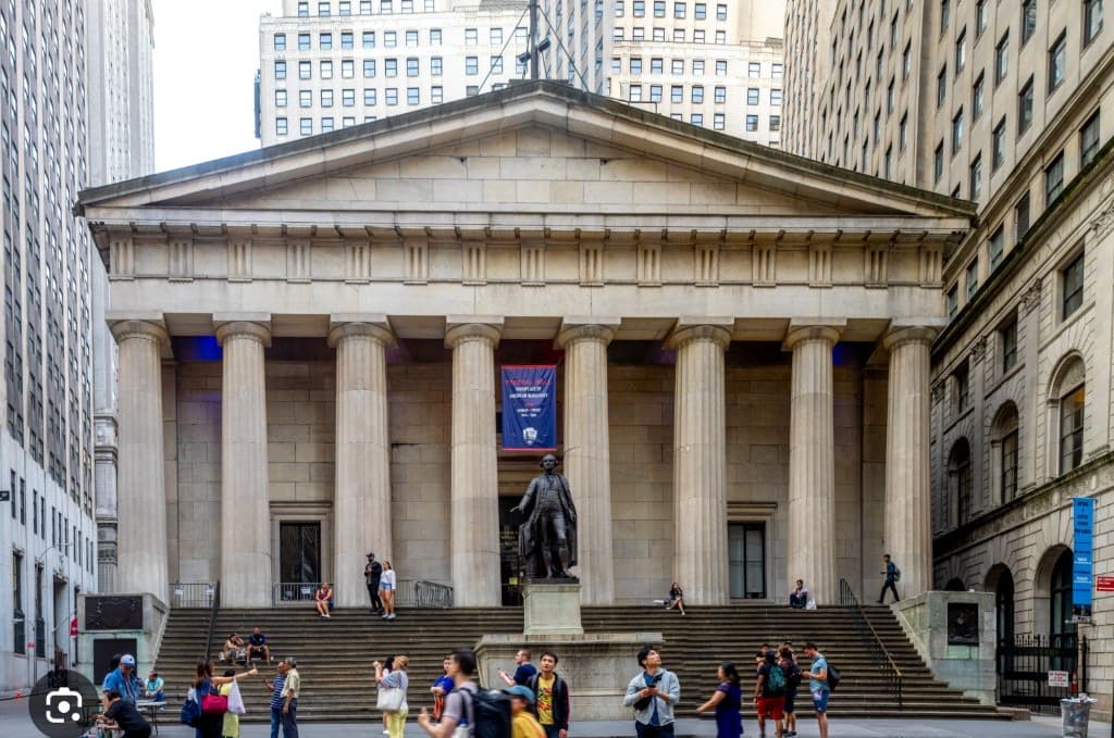 Federal Hall National Memorial with George Washington statue